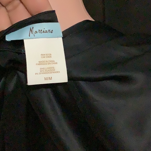 Beautiful medium size satin top with belt - Picture 5 of 5